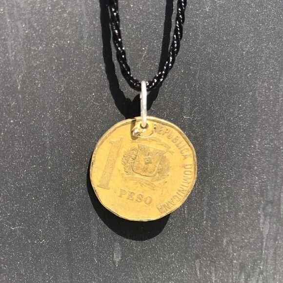 DOMINICAN REPUBLIC AUTHENTIC 1 PESO COIN NECKLACE - Picture 7 of 8